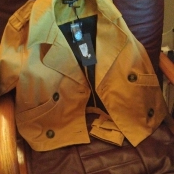 Tan/beige spring jacket - Picture 2 of 6